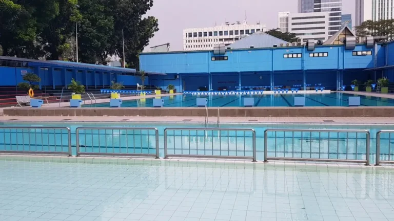 Kolam Renang Plaza Festival